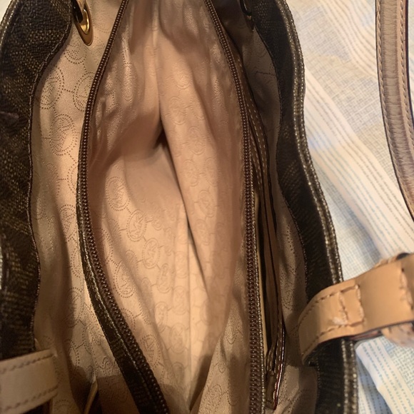 Michael Kors East/West Monogrammed Jet Set Tote - Picture 4 of 7